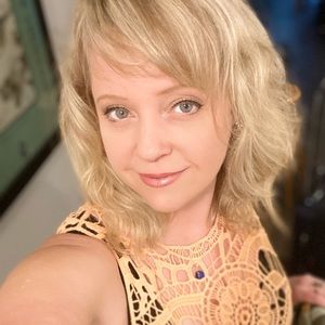 Meet your Posher, Gena